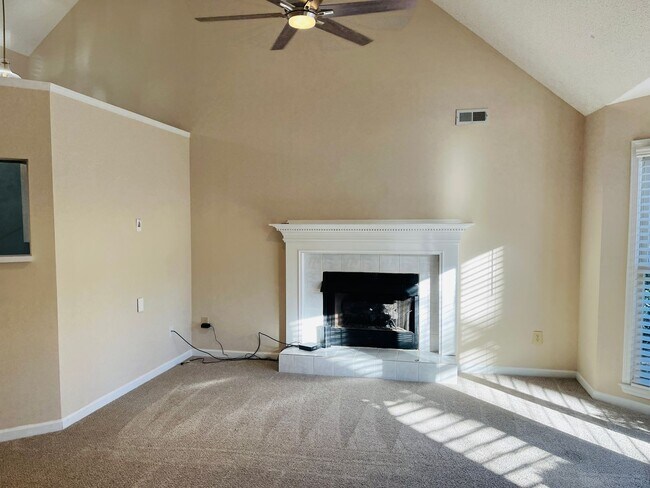 Foto del edificio - WOW! Newly renovated 3 bedroom home! Great...