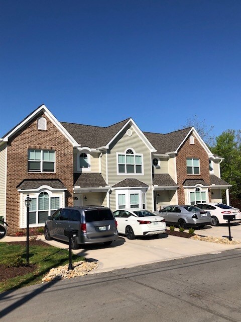 Building Photo - 741 Maple Grove St
