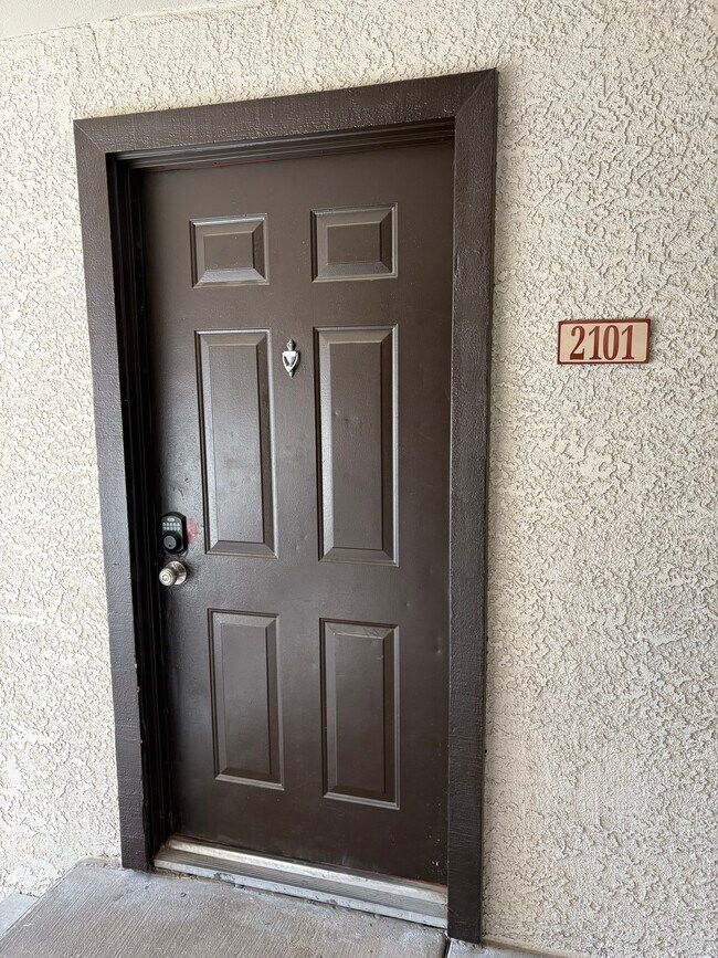 Foto del edificio - 2451 N Rainbow Blvd