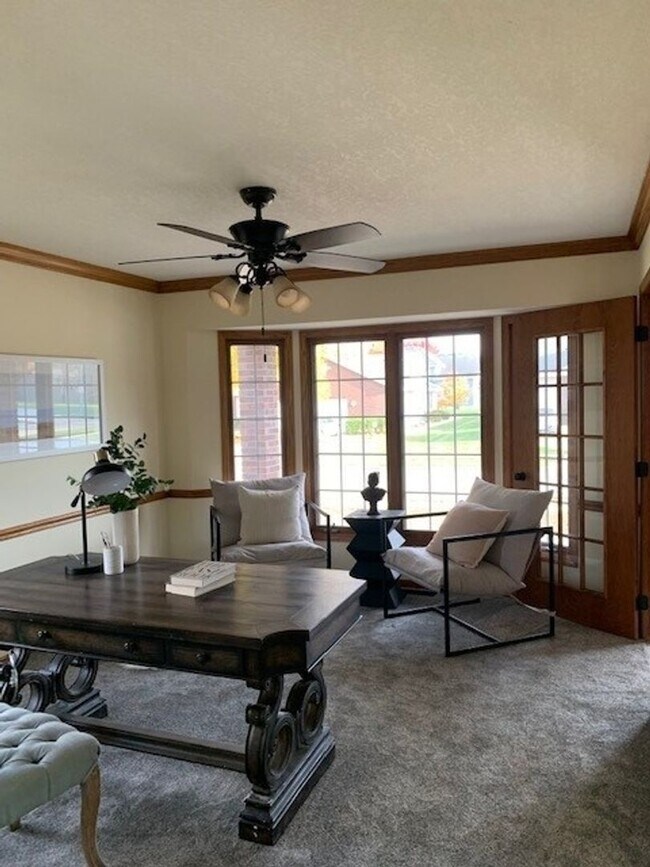 Foto del edificio - 4 Bedroom Single Family Home in Urbandale