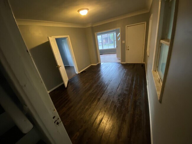 Foto del edificio - 820 E Lewis St
