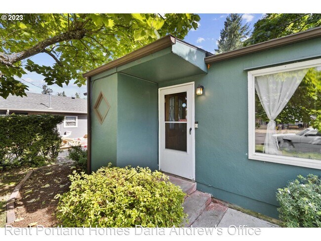 Foto del edificio - 3 br, 1 bath House - 499 SW 5th Ave