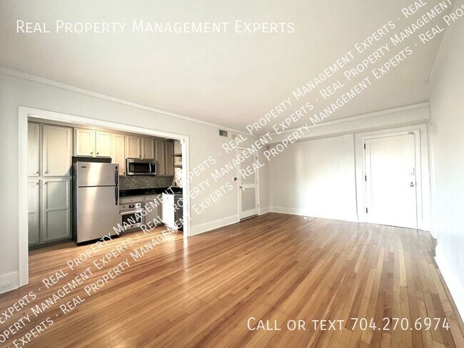 Foto del edificio - Stunning 1BR/1BA Condo in the Heart of Cha...