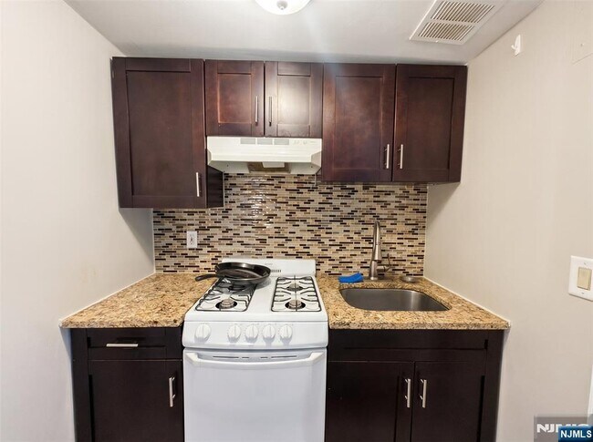 Foto del edificio - 3021 Edwin Ave