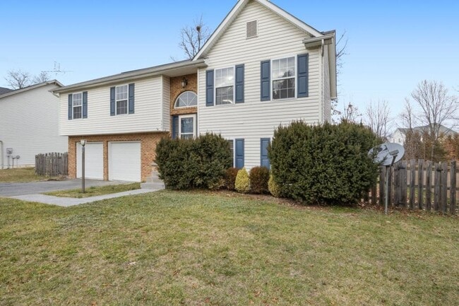 Building Photo - 359 Montgomery Cir