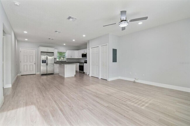 Foto del edificio - 6817 N Sterling Ave