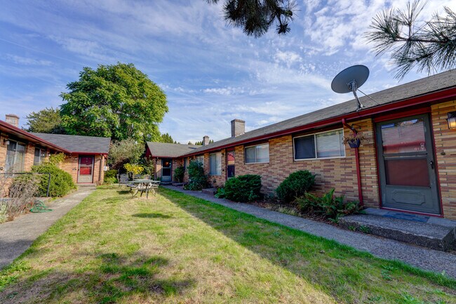 Building Photo - 3426 SE 59th Ave