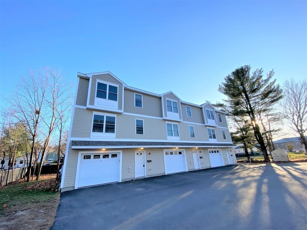 Foto principal - 623 Andover St