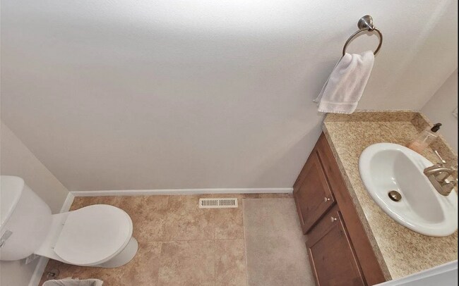 Building Photo - 2215 5th Ave SW