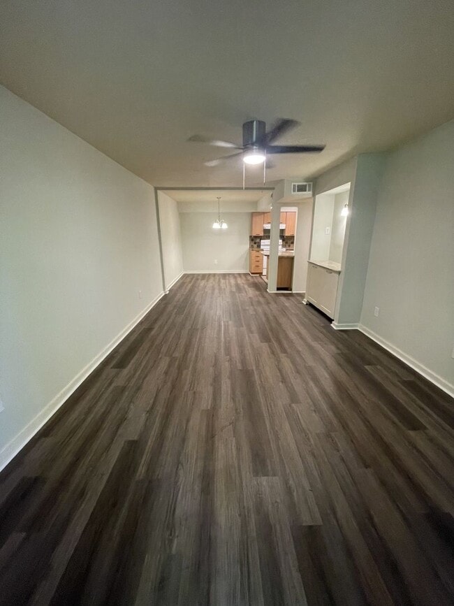 Building Photo - 3 bd 1.5 ba Condo