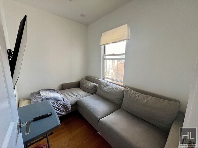 Foto del edificio - INDIA STREET 3BR 1.5BA w/ Private Laundry ...