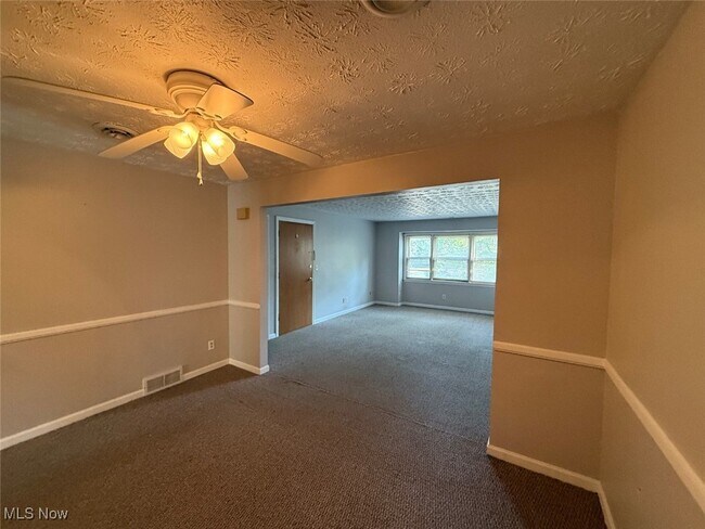 Foto del edificio - 52 Southwoods Ave