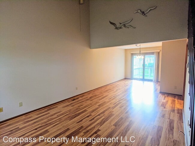 Building Photo - 2 br, 1.5 bath House - 223 E County Line Rd