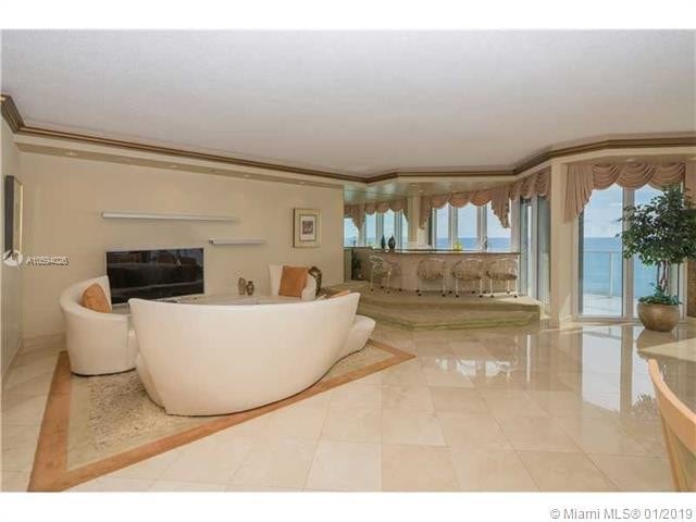 Building Photo - 16445 Collins Ave