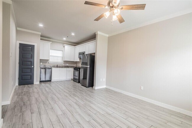 Foto del edificio - 8119 Autumn Ln