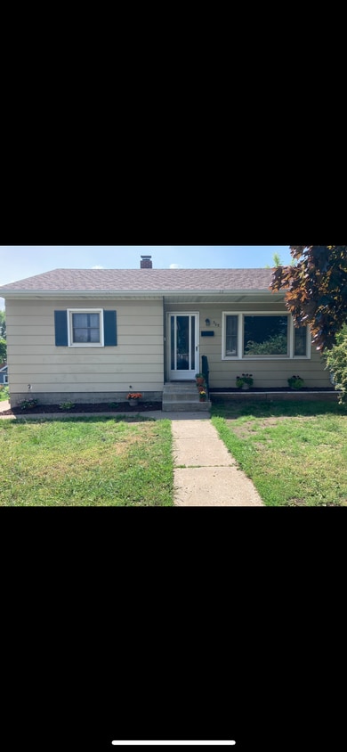 Foto principal - 305 1st Ave NE