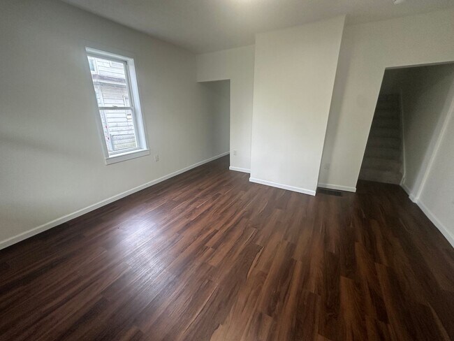 Foto del edificio - 315-315.5-3155 N Maple St