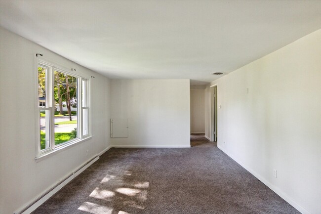 Building Photo - 204 Grafton Ave