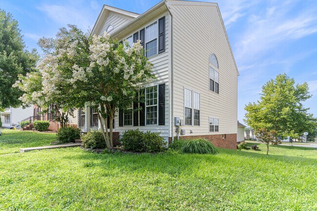 Building Photo - Spacious Home in Port Potomac