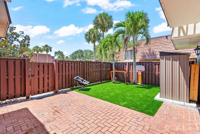 Building Photo - 3571 SW Sunset Trace Cir