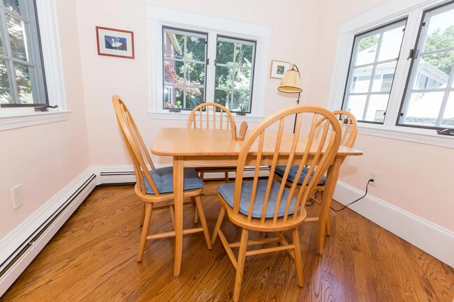 Foto del edificio - 16A Linden Pl