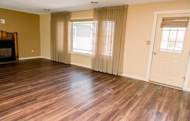Building Photo - 1007 Middlemas Rd