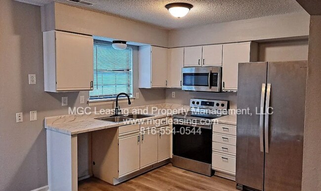Building Photo - Spacious Comfort Meets Small-Town Charm in...
