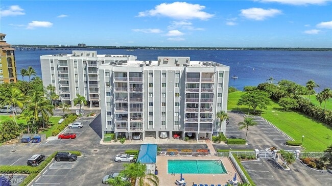 Foto del edificio - 2885 Palm Beach Blvd