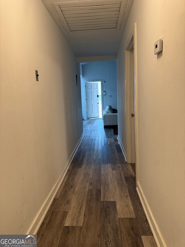 Foto del edificio - 1014 Curran St NW