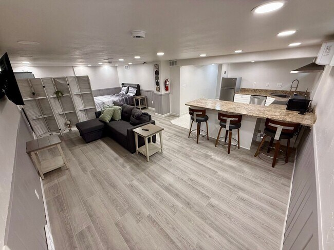 Foto del edificio - 532 Bryden Ave