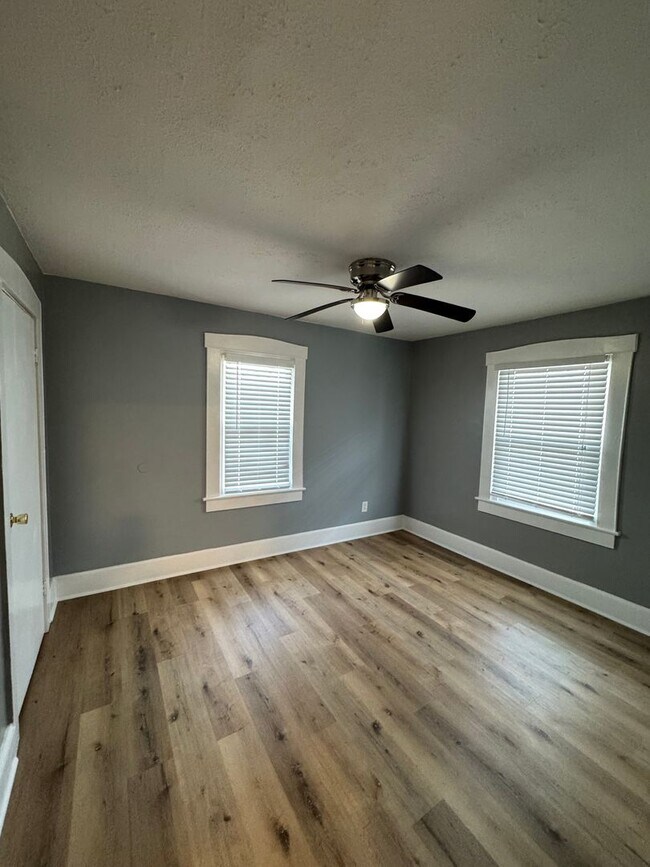 Building Photo - Parker 1318-20