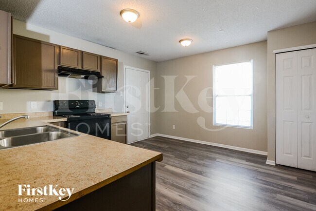Foto del edificio - 8842 Cardinal Flower Ln