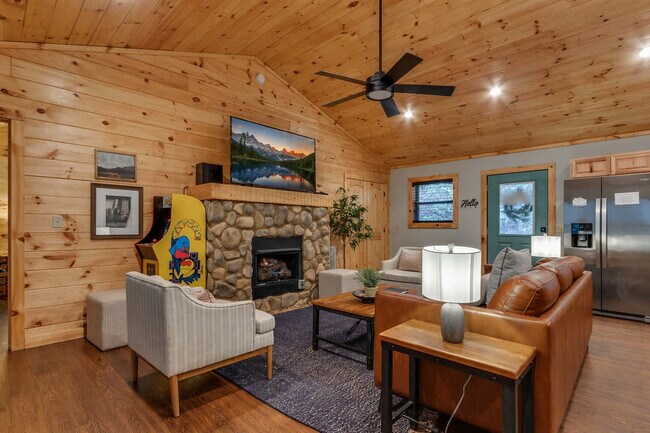 Foto del edificio - 5151 Riversong Way
