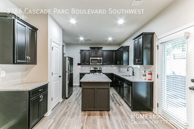Building Photo - Magnifique 3 bed 2 bath with pool included!