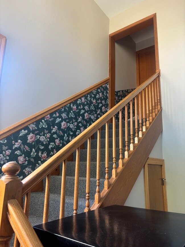 Building Photo - 21 Lakeview Pl