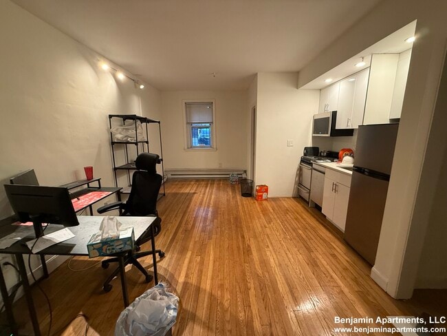 Building Photo - 515 Beacon St