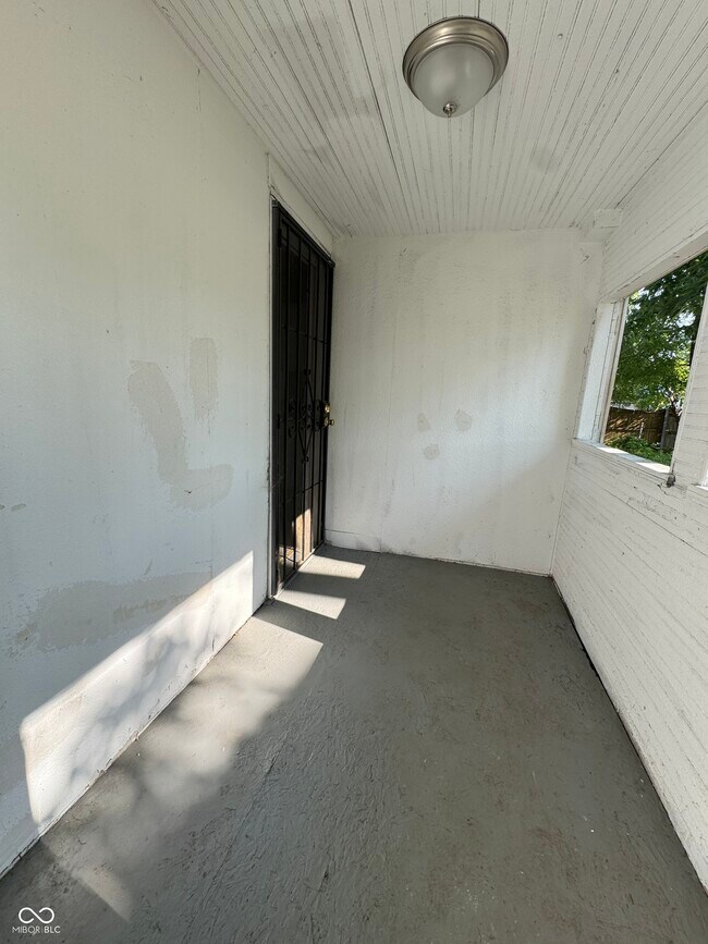 Foto del edificio - 1051 N Mount Street