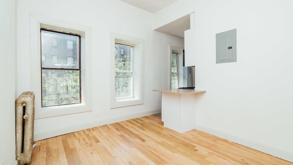 Primary Photo - 212 E 34th St