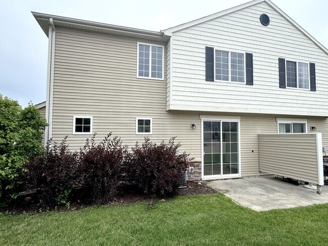 Building Photo - 8580 Rock Dr
