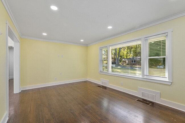 Building Photo - Beautifully Updated 3/2 w/ Large Fenced Backyard, Minutes From ATL Airport and Woodward Academy