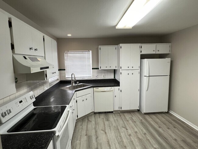 Building Photo - 8108 Tom Sawyer Dr