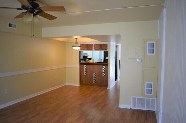 Building Photo - 2530 E North St #1B