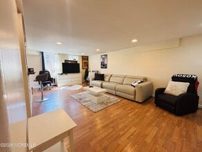 Building Photo - 32 Whitney Dr