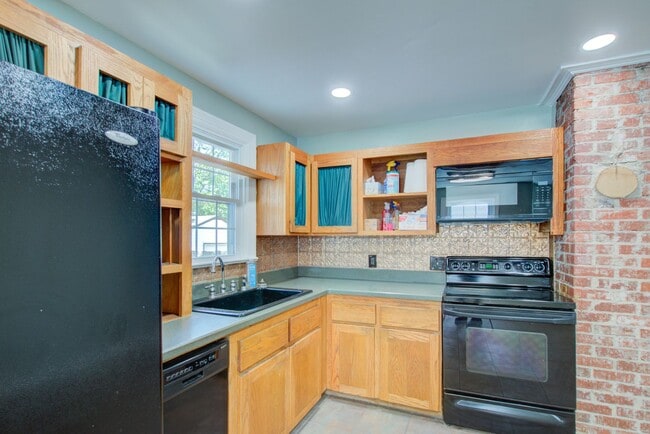 Building Photo - Renovated Home on Quiet Cul-De-Sac