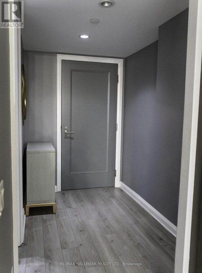 Photo du bâtiment - 155 Yorkville Ave