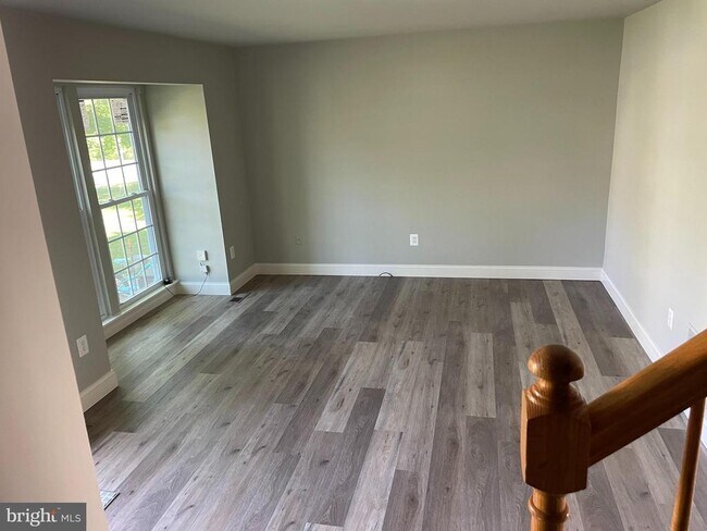 Foto del edificio - 512 Lakes Ct