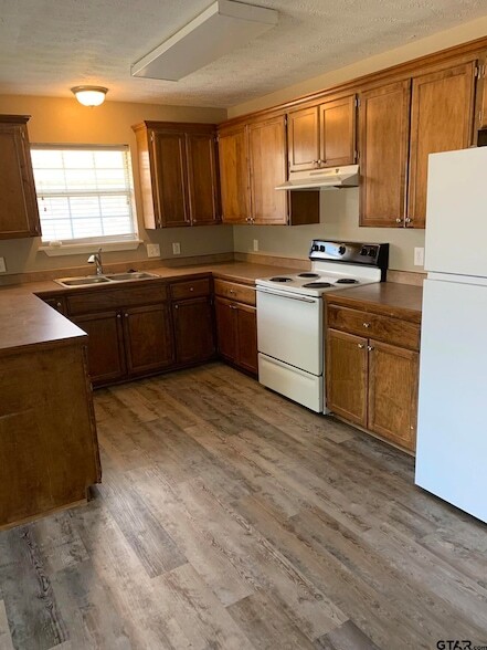 Building Photo - 113 Elm Creek Dr