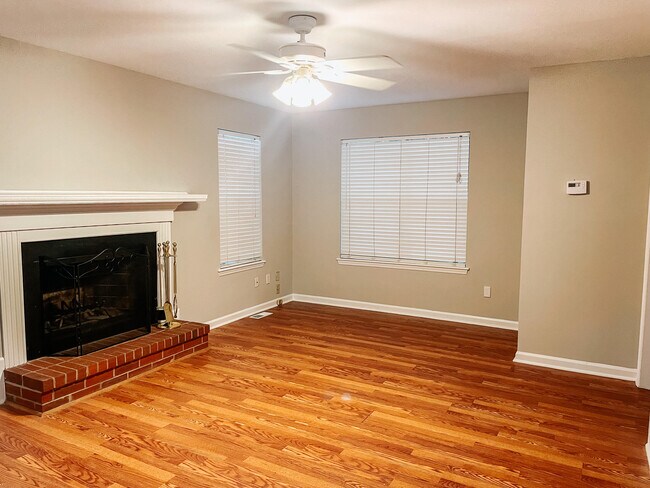 Building Photo - 2408 Deodara Dr