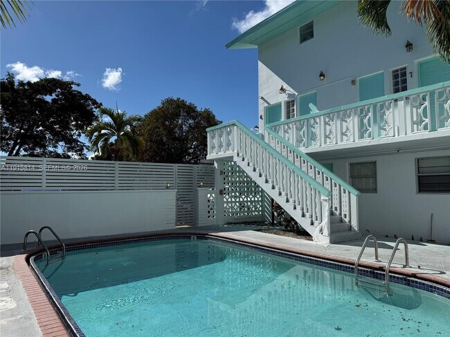 Foto del edificio - 421 NE 68th St