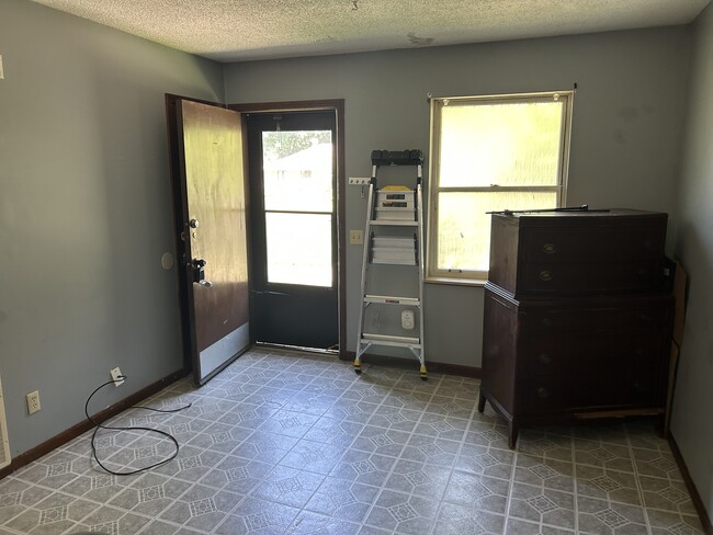 Building Photo - 161 Oak Hill Cluster